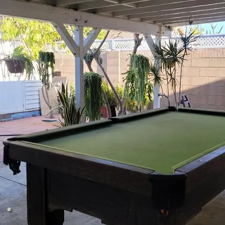 Huntington Beach Adorable 2 Bedrooms, 2 Bathrooms